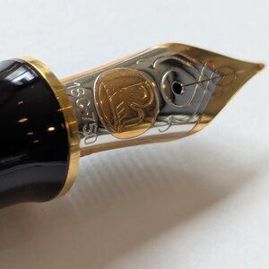 Pelikan Souveran M800 Black Lacquer Fountain Pen - 18K Gold F Nib.  A classic.